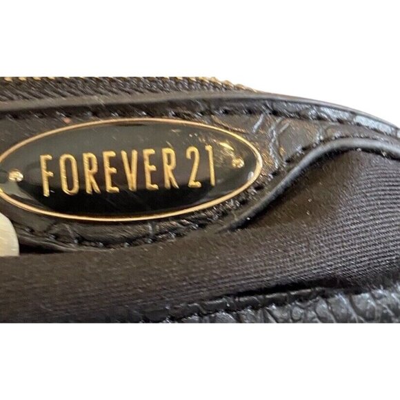 Crossbody Shoulder Bag-Forever 21 Black-Croc OrSnake Skin Desgn-Chain Brass Trim - Picture 2 of 7